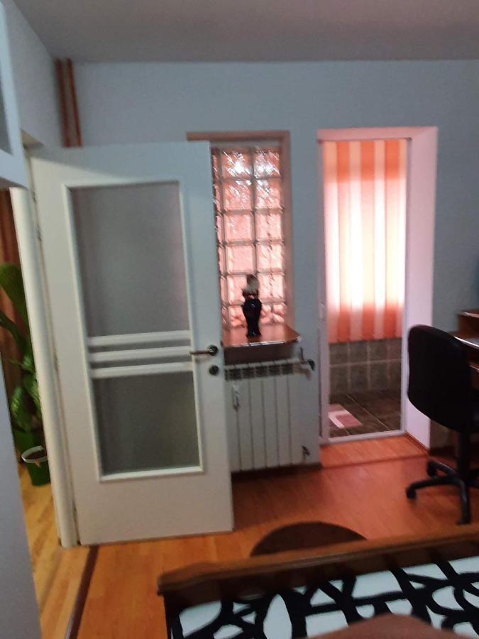Apartament Cu Regim Hotelier In Dr.Tr. Severin Дробета-Турну-Северин Экстерьер фото